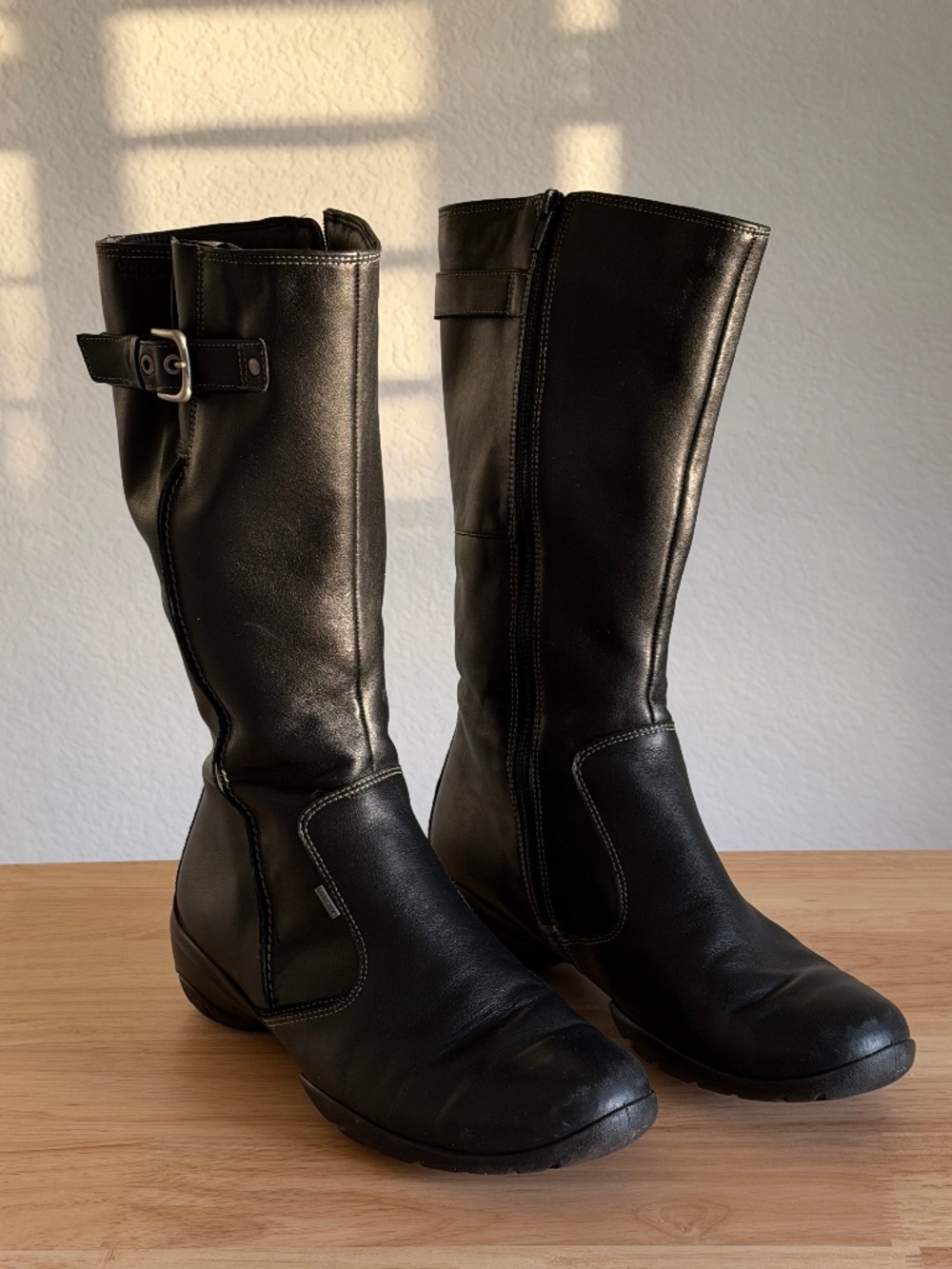 ECCO~Black Leather Rise High Cut Zip Boots~Gortex~Waterproof~Size 9/9.5